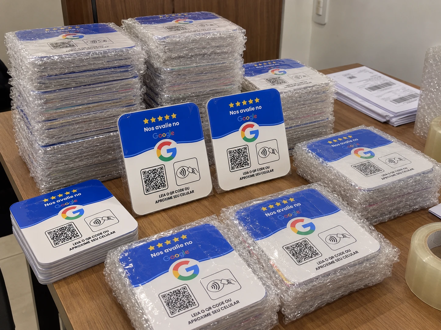 Lote de plaquinhas embaladas prontas para revenda